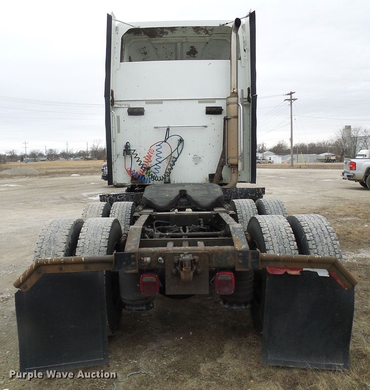 image for item DL0808 2005 International 9400i  semi truck