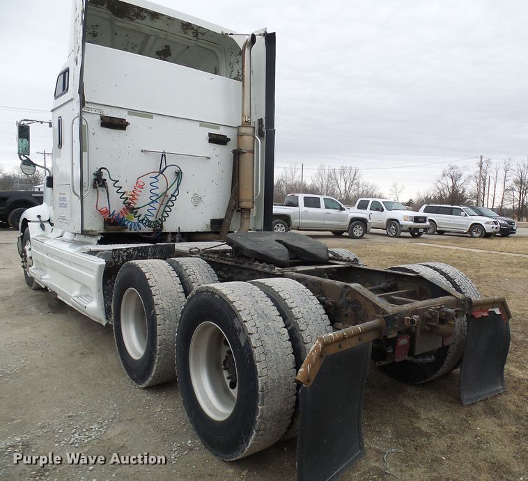 image for item DL0808 2005 International 9400i  semi truck