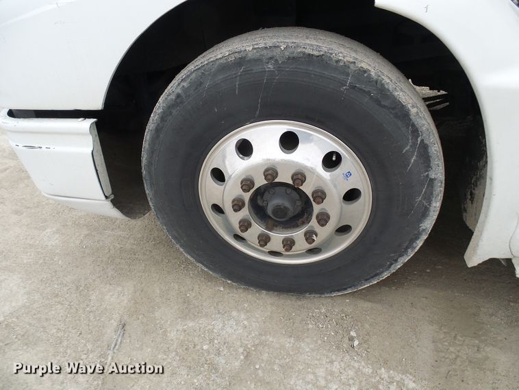 image for item DL0808 2005 International 9400i  semi truck