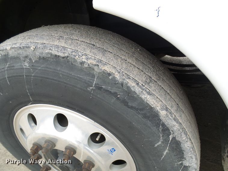 image for item DL0808 2005 International 9400i  semi truck