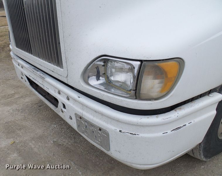 image for item DL0808 2005 International 9400i  semi truck