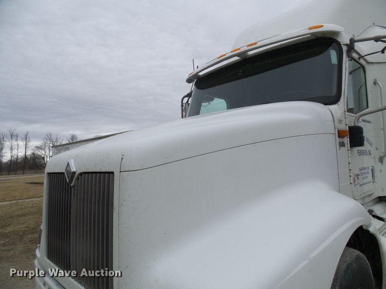 image for item DL0808 2005 International 9400i  semi truck