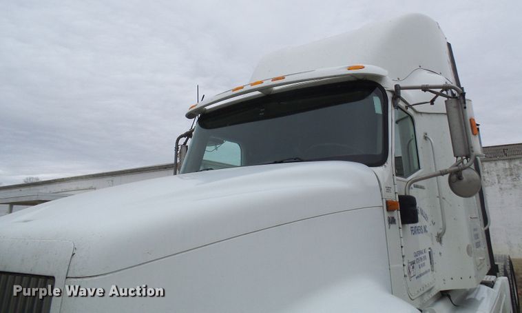 image for item DL0808 2005 International 9400i  semi truck