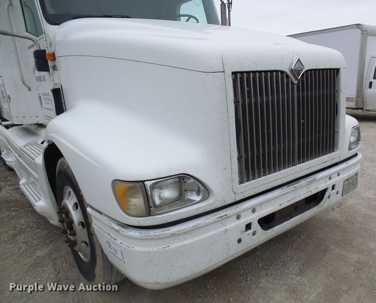 image for item DL0808 2005 International 9400i  semi truck