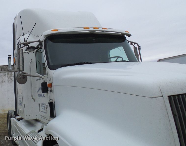 image for item DL0808 2005 International 9400i  semi truck