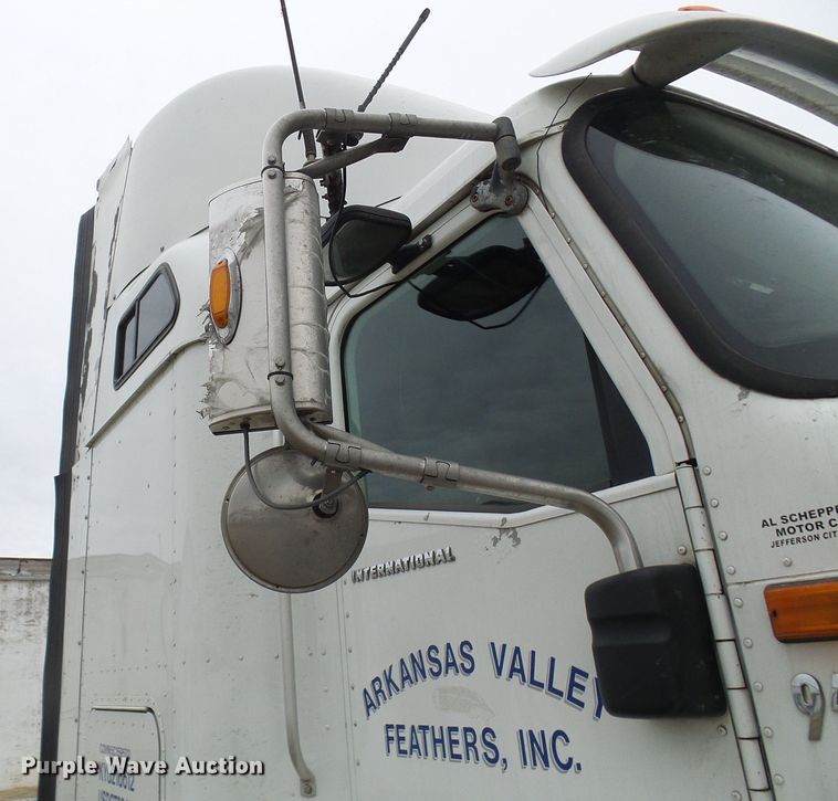 image for item DL0808 2005 International 9400i  semi truck