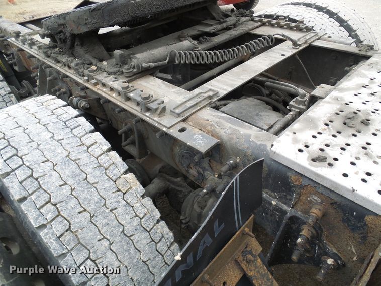 image for item DL0808 2005 International 9400i  semi truck