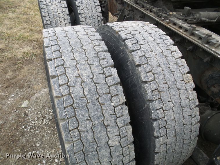 image for item DL0808 2005 International 9400i  semi truck