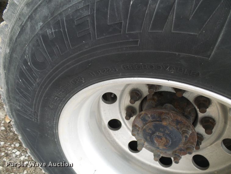 image for item DL0808 2005 International 9400i  semi truck