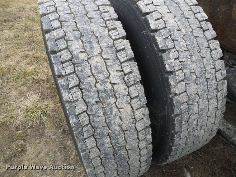 image for item DL0808 2005 International 9400i  semi truck