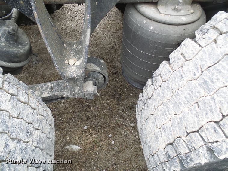 image for item DL0808 2005 International 9400i  semi truck