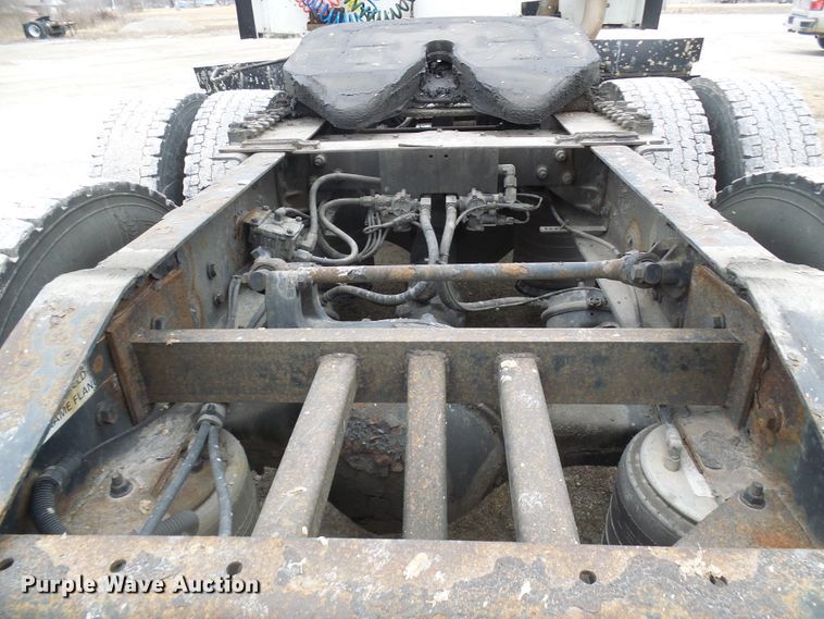 image for item DL0808 2005 International 9400i  semi truck