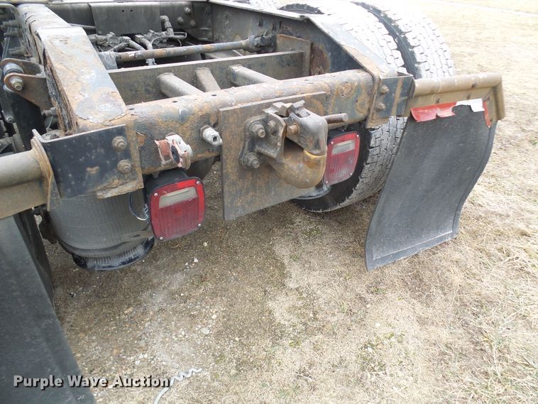 image for item DL0808 2005 International 9400i  semi truck