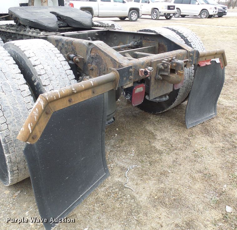 image for item DL0808 2005 International 9400i  semi truck