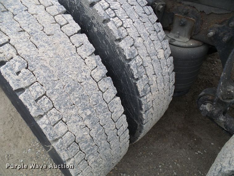 image for item DL0808 2005 International 9400i  semi truck