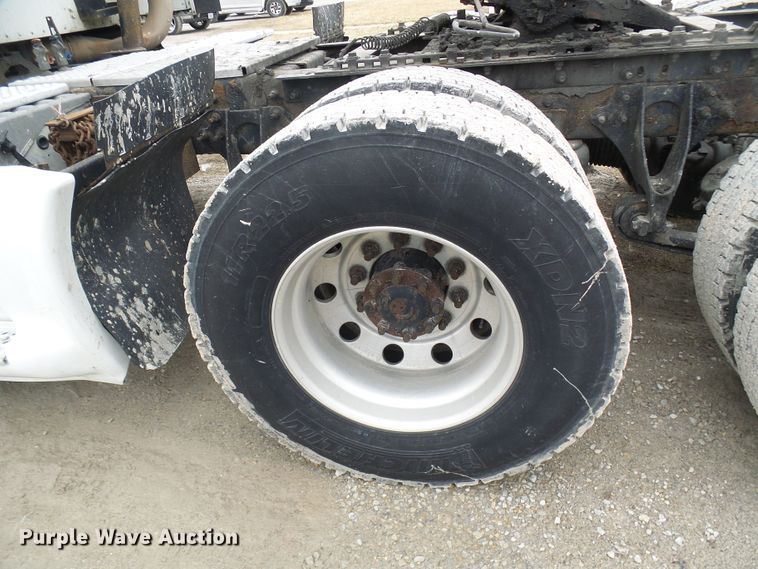 image for item DL0808 2005 International 9400i  semi truck