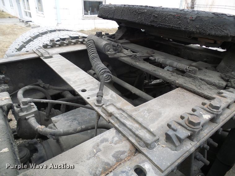 image for item DL0808 2005 International 9400i  semi truck