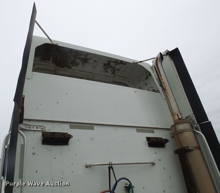 image for item DL0808 2005 International 9400i  semi truck