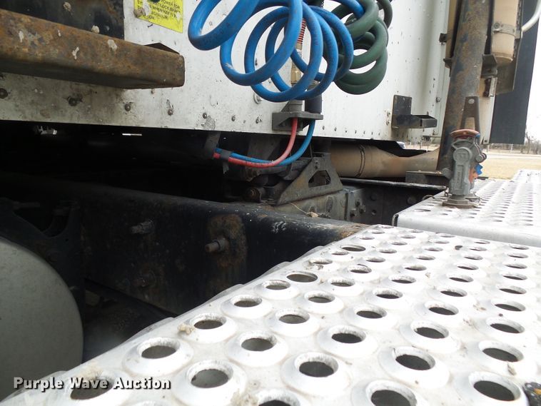 image for item DL0808 2005 International 9400i  semi truck