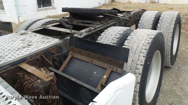 image for item DL0808 2005 International 9400i  semi truck