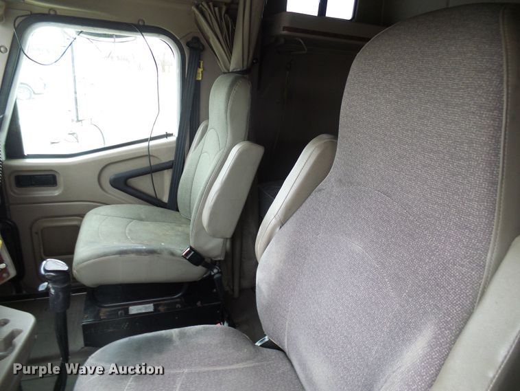 image for item DL0808 2005 International 9400i  semi truck