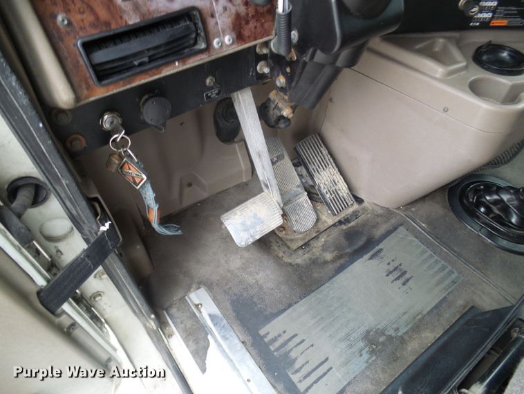 image for item DL0808 2005 International 9400i  semi truck