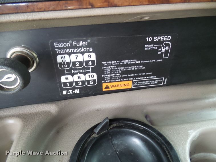 image for item DL0808 2005 International 9400i  semi truck