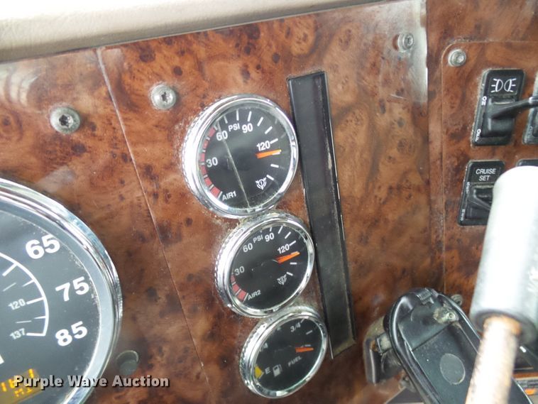 image for item DL0808 2005 International 9400i  semi truck