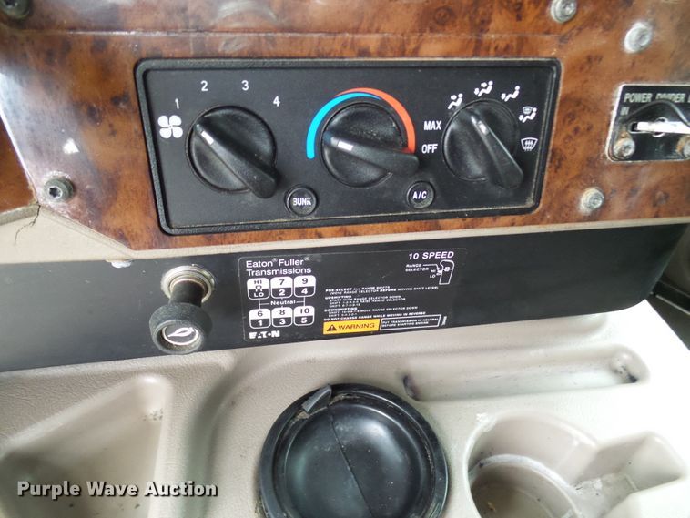 image for item DL0808 2005 International 9400i  semi truck