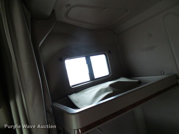 image for item DL0808 2005 International 9400i  semi truck