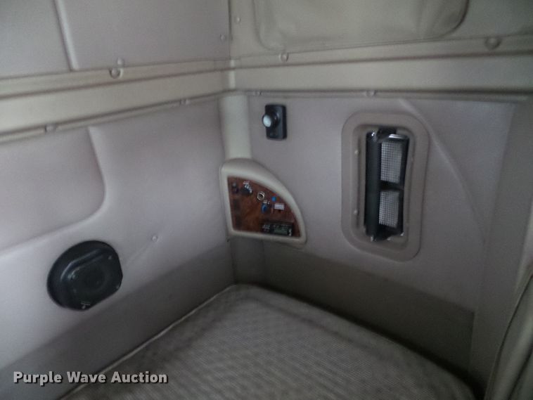 image for item DL0808 2005 International 9400i  semi truck