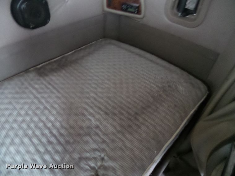 image for item DL0808 2005 International 9400i  semi truck