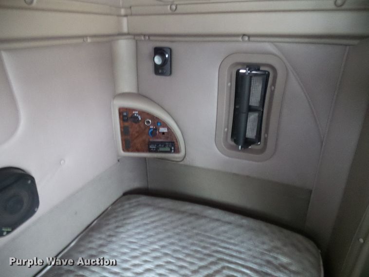 image for item DL0808 2005 International 9400i  semi truck