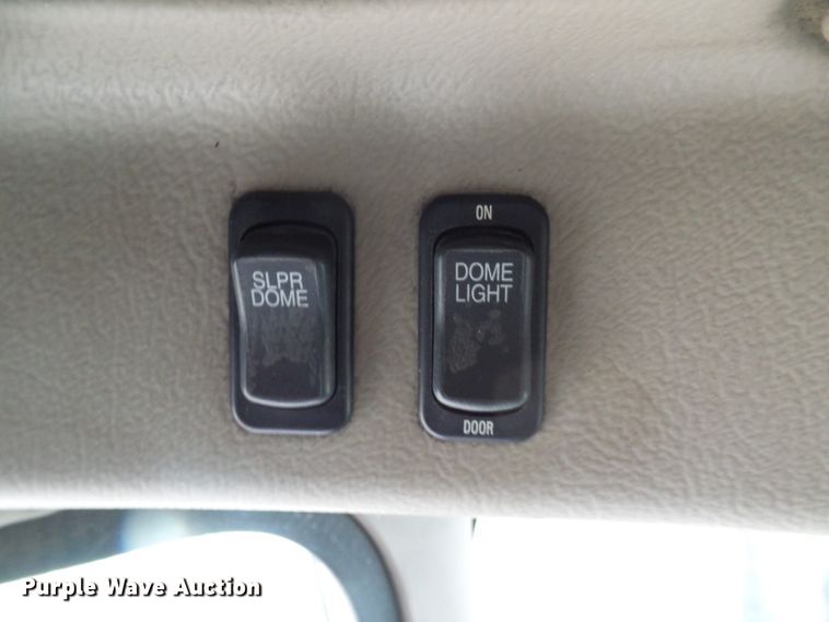 image for item DL0808 2005 International 9400i  semi truck