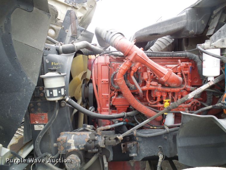 image for item DL0808 2005 International 9400i  semi truck