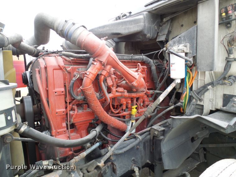 image for item DL0808 2005 International 9400i  semi truck