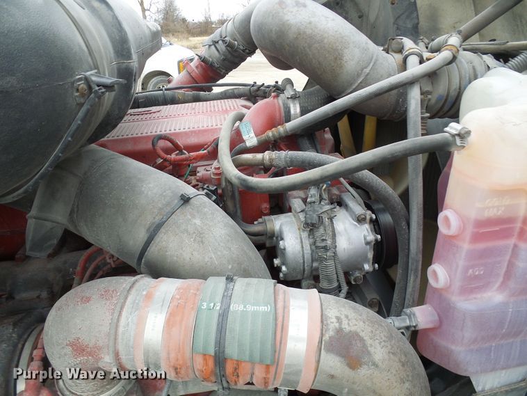 image for item DL0808 2005 International 9400i  semi truck