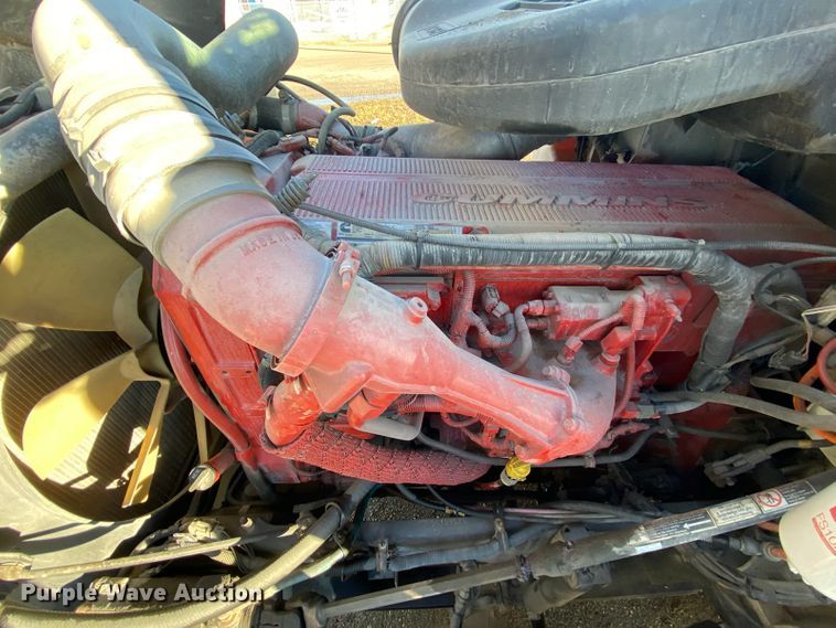 image for item DL0808 2005 International 9400i  semi truck