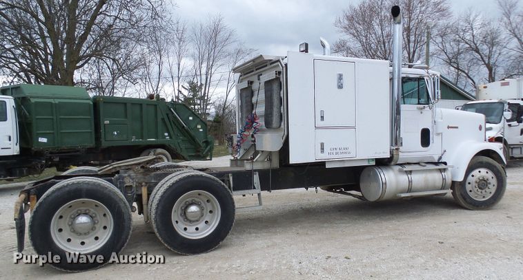 image for item DL0903 1987 International F9370  semi truck