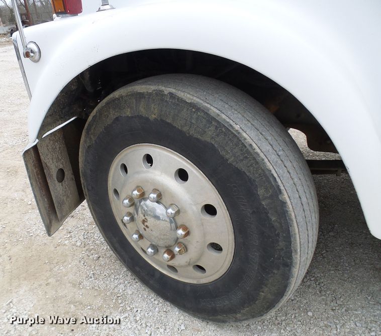 image for item DL0903 1987 International F9370  semi truck