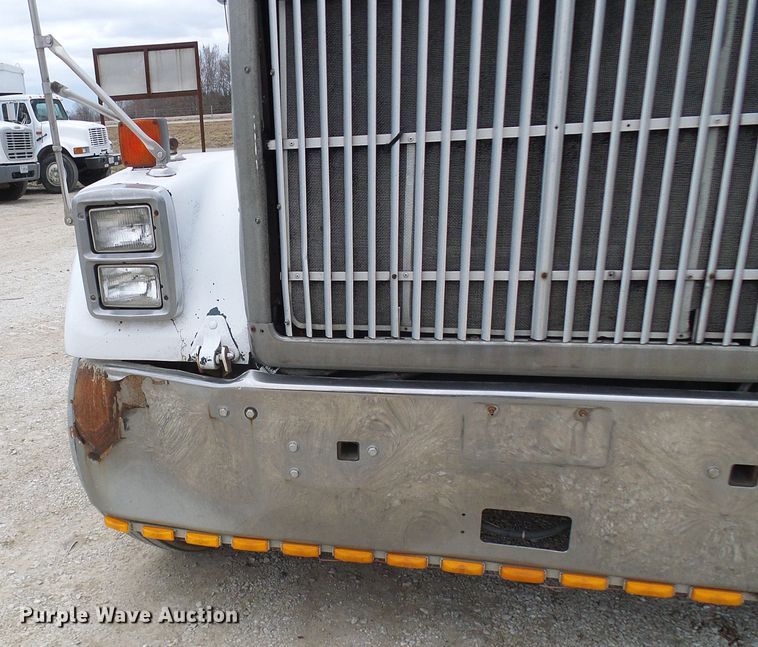 image for item DL0903 1987 International F9370  semi truck