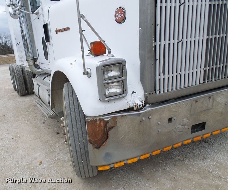 image for item DL0903 1987 International F9370  semi truck