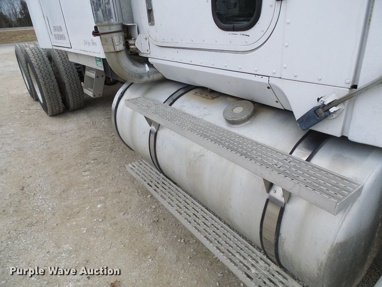 image for item DL0903 1987 International F9370  semi truck