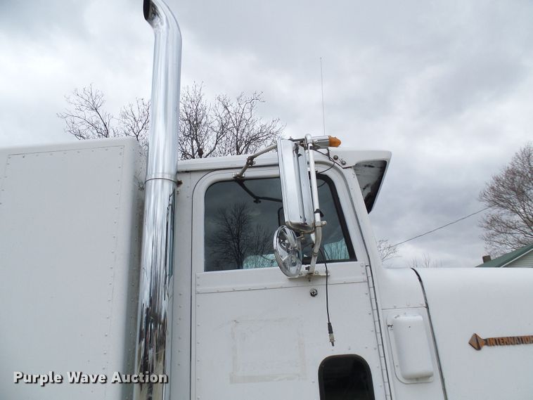 image for item DL0903 1987 International F9370  semi truck