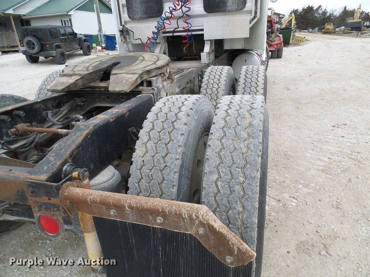 image for item DL0903 1987 International F9370  semi truck