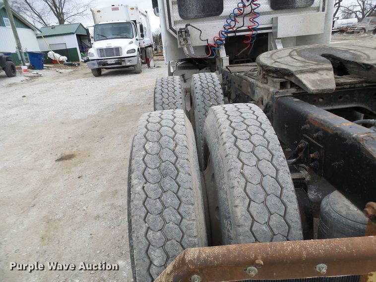 image for item DL0903 1987 International F9370  semi truck