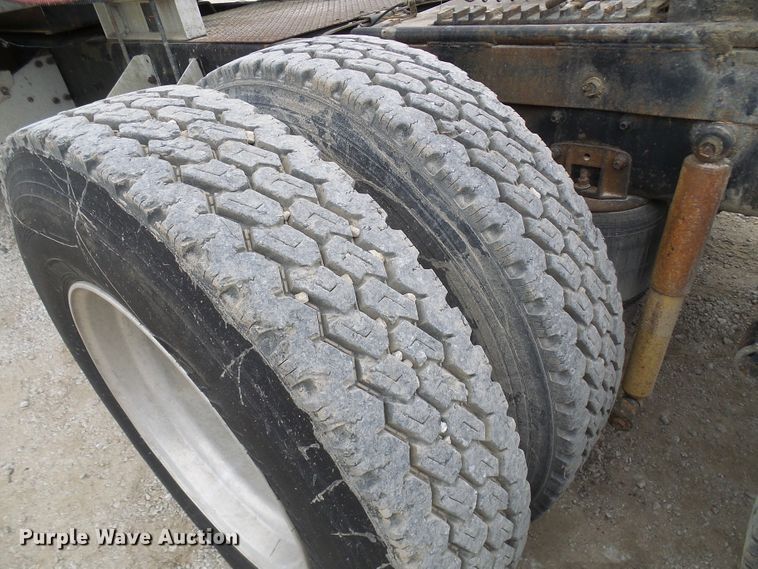 image for item DL0903 1987 International F9370  semi truck