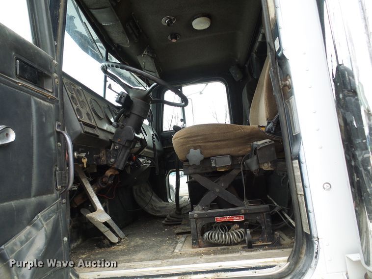 image for item DL0903 1987 International F9370  semi truck