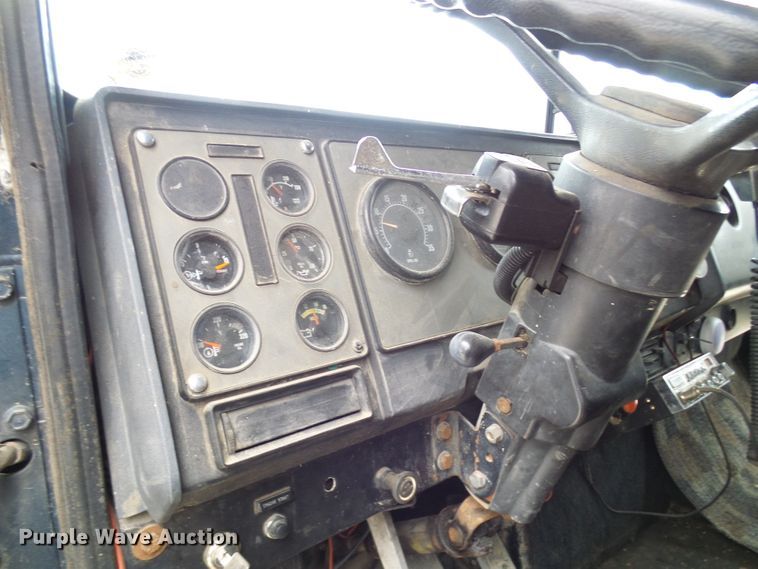 image for item DL0903 1987 International F9370  semi truck