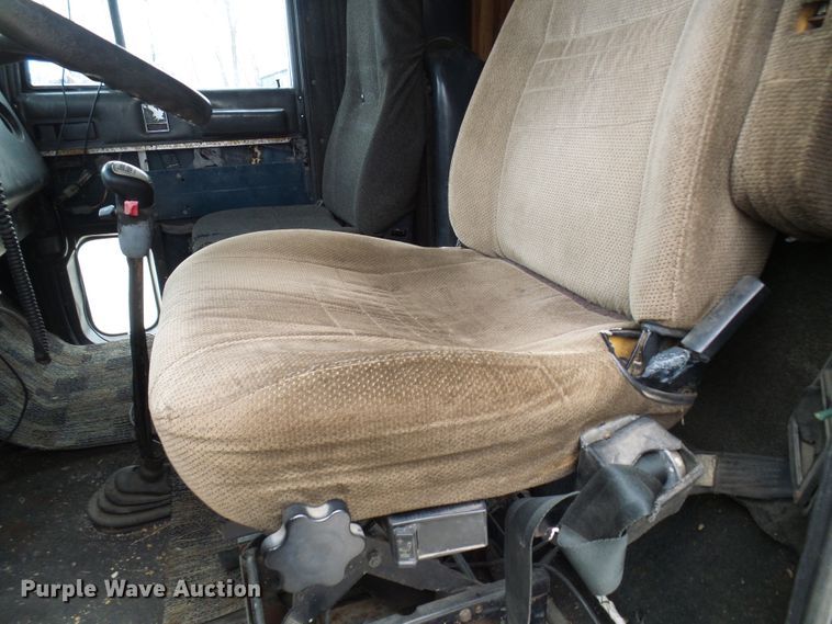 image for item DL0903 1987 International F9370  semi truck